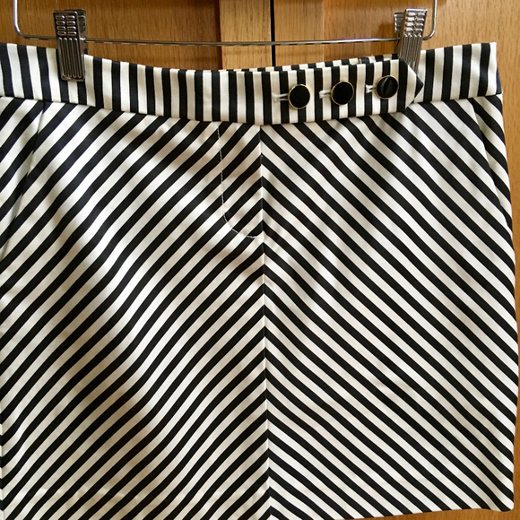 ⚡️ J Crew Black White Stripe Chevron Mini Skirt - Picture 5 of 5